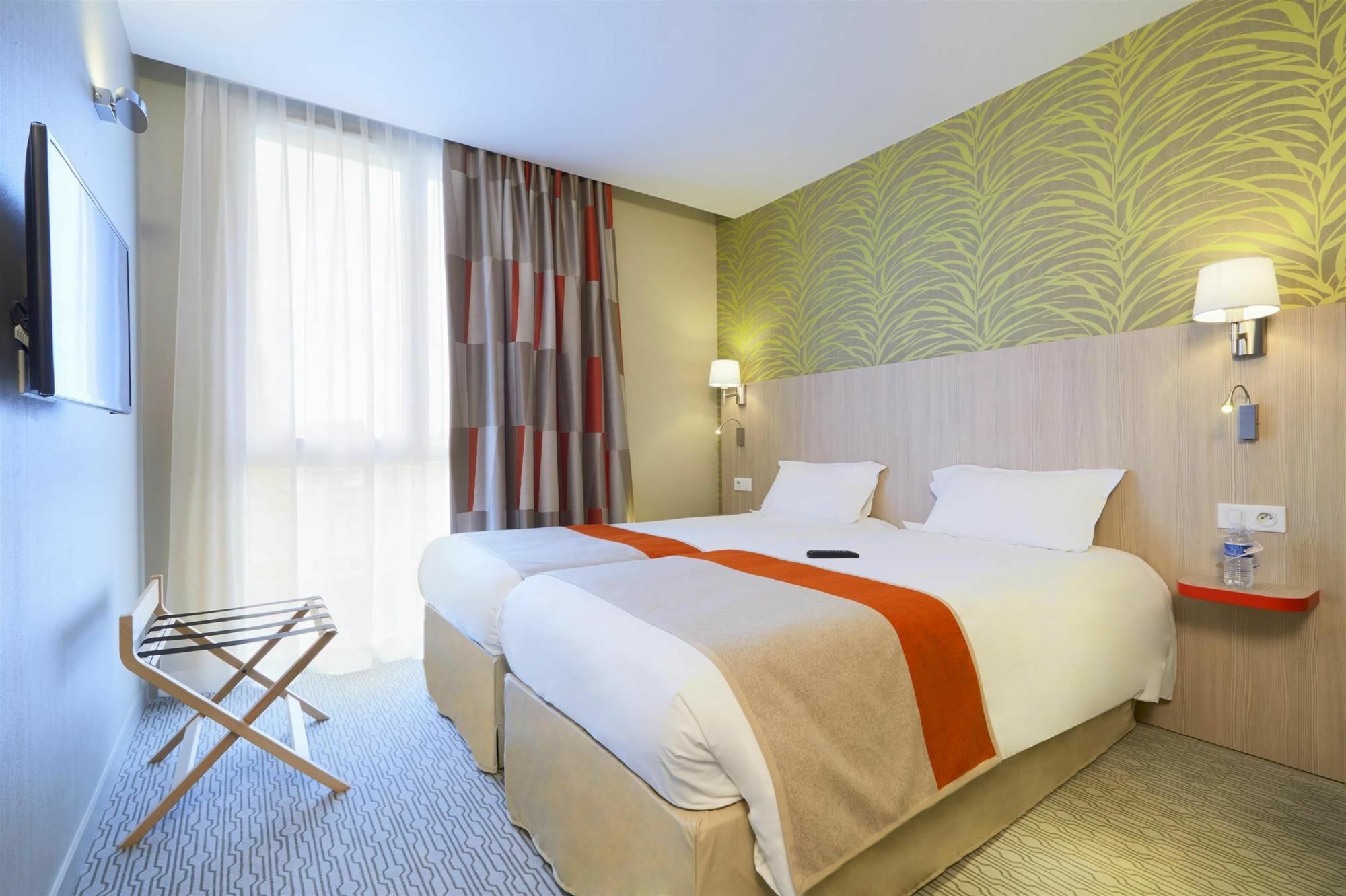Kyriad Prestige Hotel 3*
